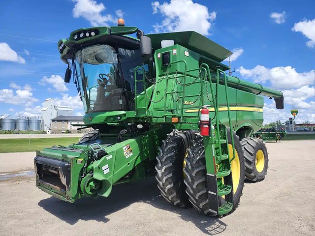 2017 John Deere S670 Batteuse