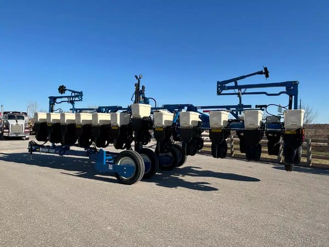 2026 Kinze 3605 Planteur