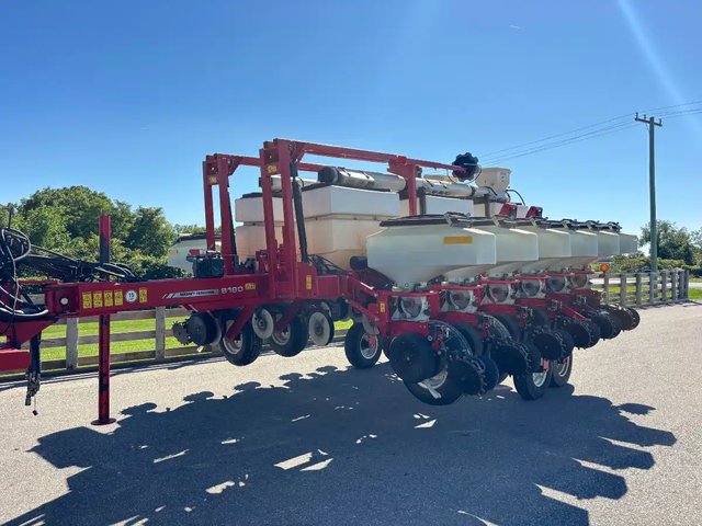 2009 White 8182 Planteur