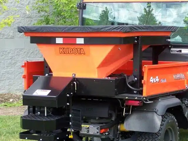 2024 Kubota V5005 Salt Spreader Épandeur de sel et de sable
