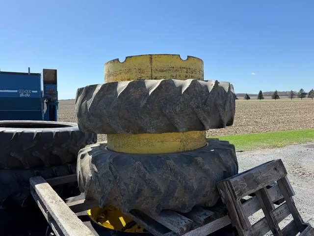 Goodyear 15.5-38 Roues double