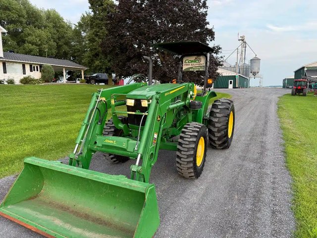 2017 John Deere 5075E Tracteur