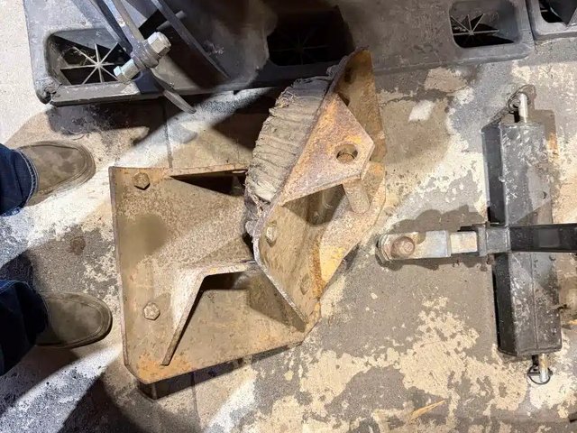 Case Backhoe Stabilizer Feet (2) pièces - neuves et usagées