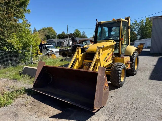 2001 Komatsu WB140PS Rétrocaveuse