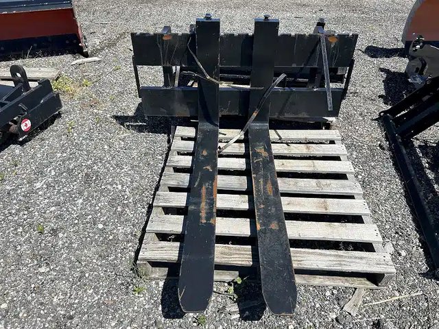 2023 Yanmar ISOV10FORKSV Fourche à palette