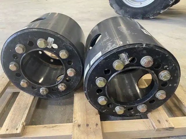 Case IH 16" 10 BOLT Pneus