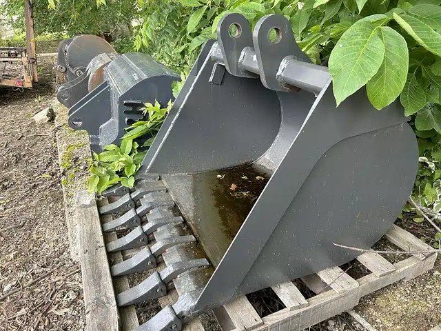2024 Case 36" Godet (bucket)