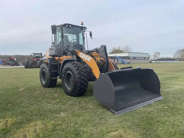 2025 Case 521G XR Chargeur sur roues