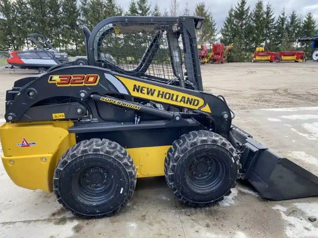 2026 New Holland L320 chargeuse à direction à glissement