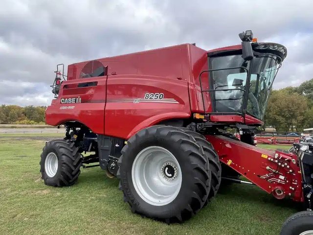 2024 Case IH 8250 Batteuse