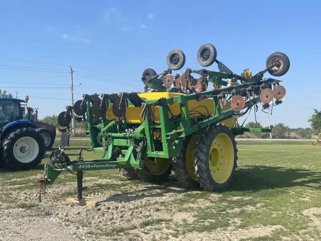 2016 Farm King 2460 Applicateur anhydre