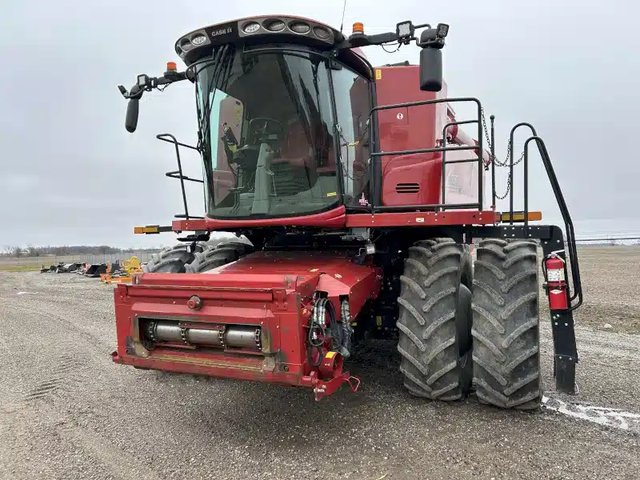 2021 Case IH 8250 Batteuse