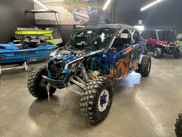 2023 Can-Am 9NPM Véhicule utilitaire