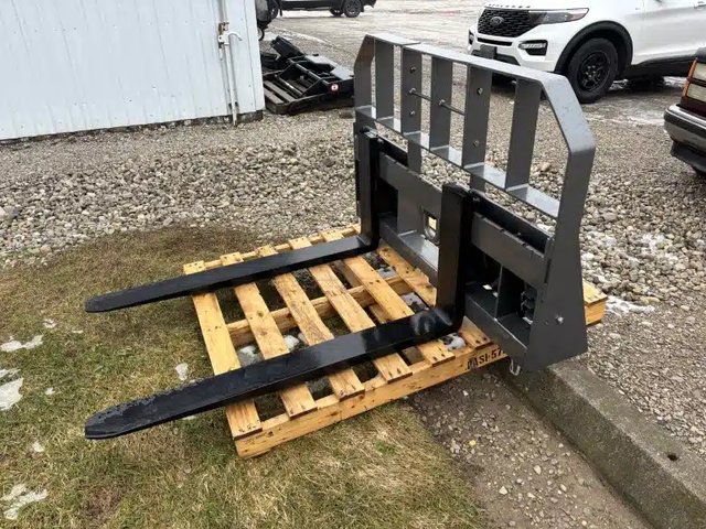 2025 CNH HD5548A0600X Fourche à palette