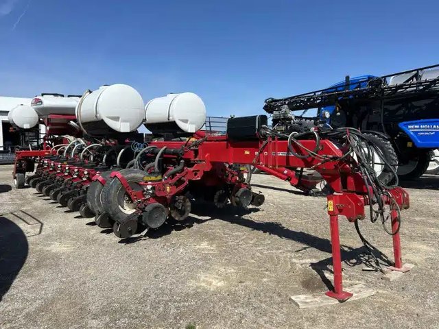 2013 Massey Ferguson 8824 Planteur