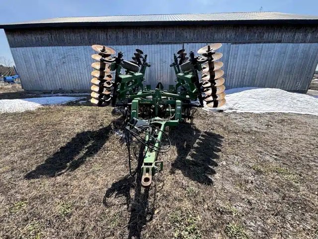 2004 John Deere 637 Disque