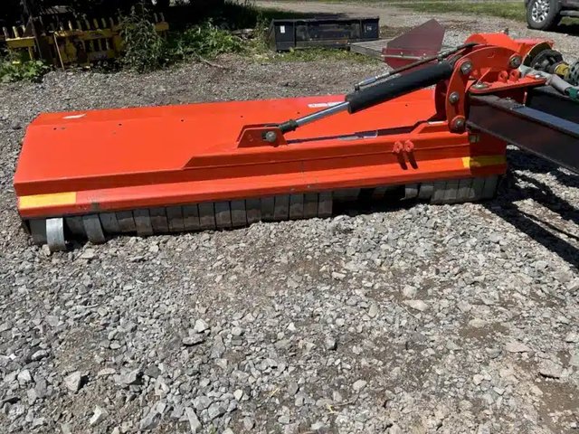 2022 Kubota SE2230P Faucheuse à fléaux