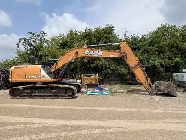 2015 Case C X250D Excavatrice