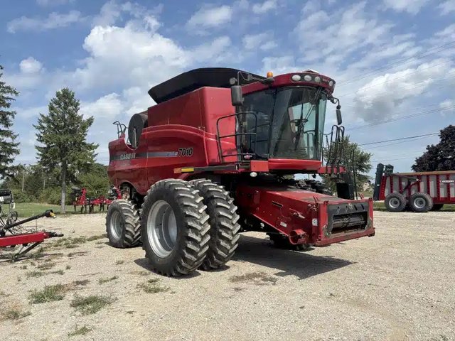 2007 Case IH 7010 Batteuse