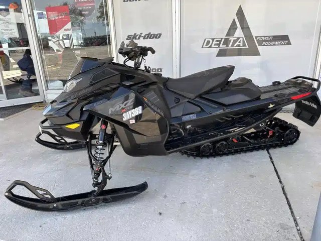 2024 Ski-Doo XRS 850 Motoneige
