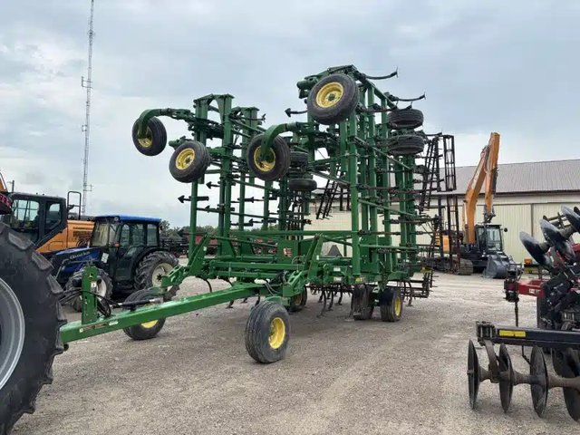 2013 John Deere 2210 Cultivateur