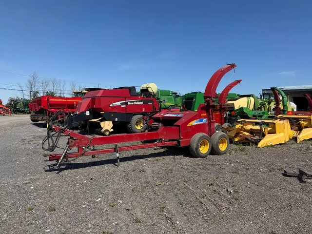 2015 New Holland FP230 Fourragère