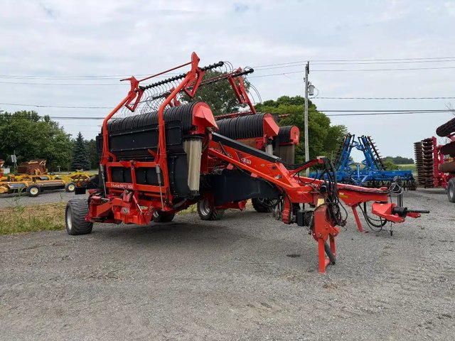 2014 Kuhn MERGE MAXX 900 Regroupeur d'andains