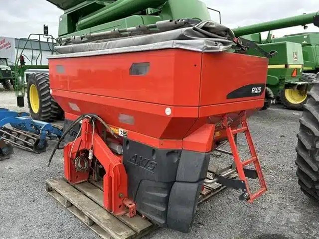 2013 Kuhn AXIS 50.1 épandeur à engrais