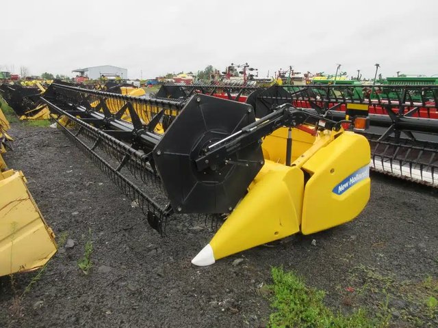 2011 New Holland 740CF Header - Flex