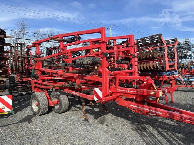 2018 Gregoire-Besson CROSSLAND 4000 labourage - en rang