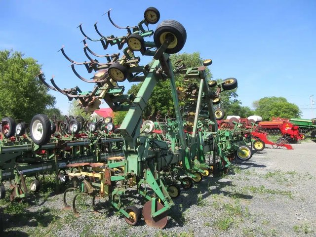 John Deere 875 cultivateur - en rang
