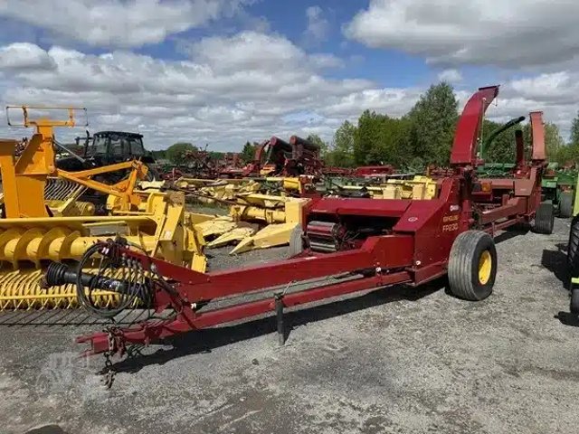 New Holland FP230 Mangeoire extérieur linéaire