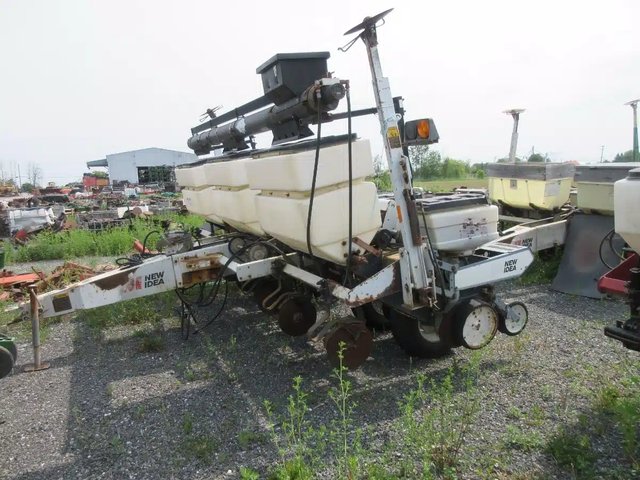 New Idea 9200 Planteur