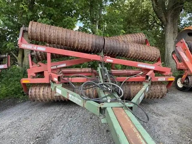 Brillion XL 144 Rouleau émotteur'