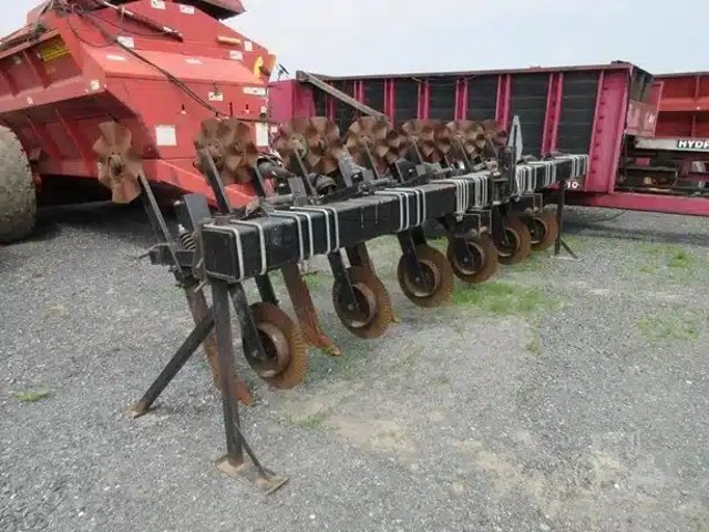 Yetter 3831 Équipement de travail(du sol en bande