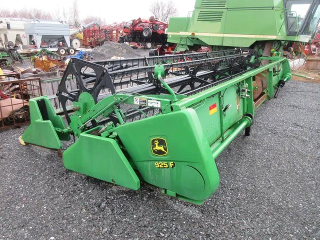 2002 John Deere 925F Header - Flex