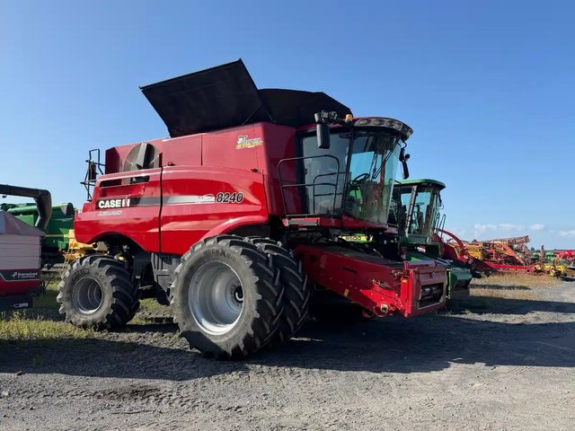2018 Case IH 8240 Batteuse