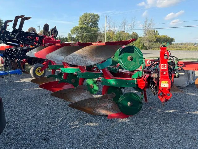 Kverneland EG100 HD Charrue