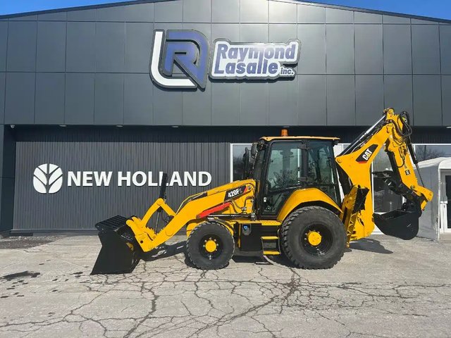 2015 Caterpillar 420F Rétrocaveuse