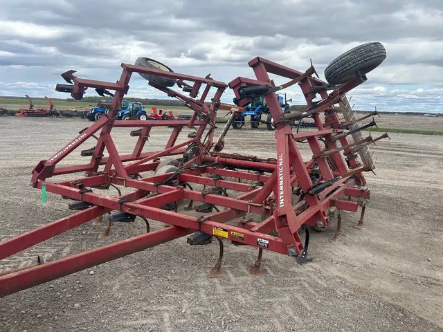 International 4500 Cultivateur