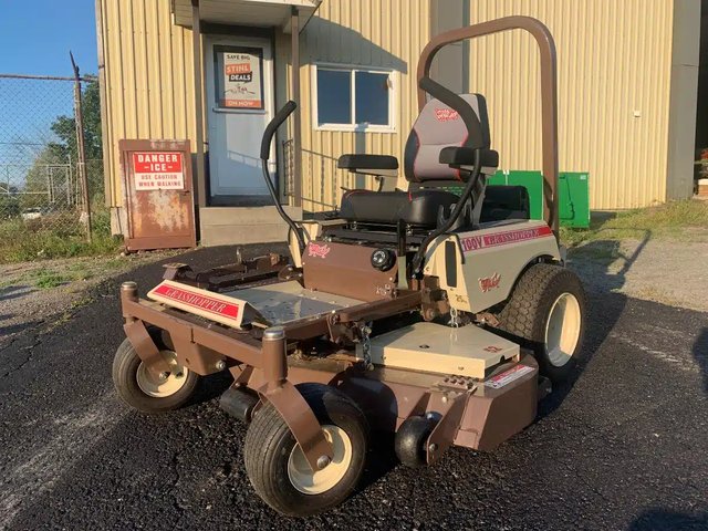 2025 Grasshopper 100V Tondeuse à rayon de braquage zéro