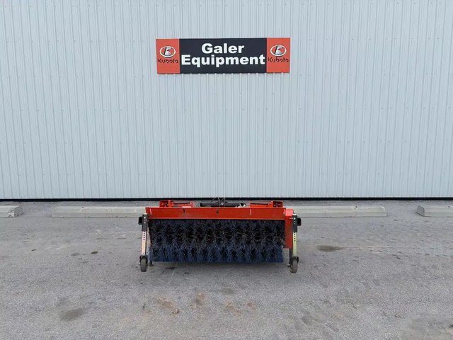 2014 L2163 Balayeur