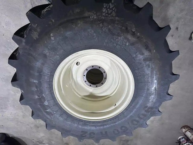 2020 Mitas SFT 900/60R32 Pneus