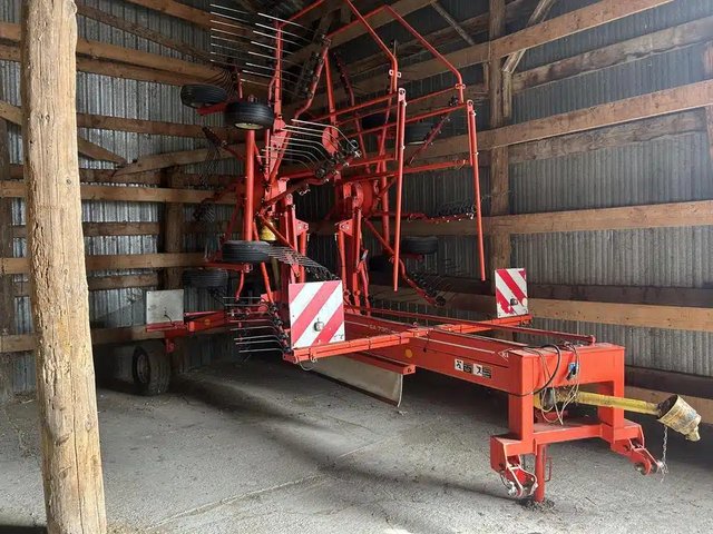 2001 Kuhn GA 7301 râteau