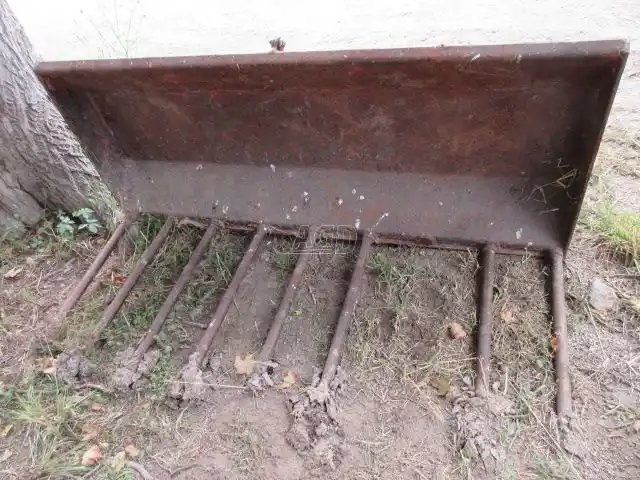 7 Fourche à fumier