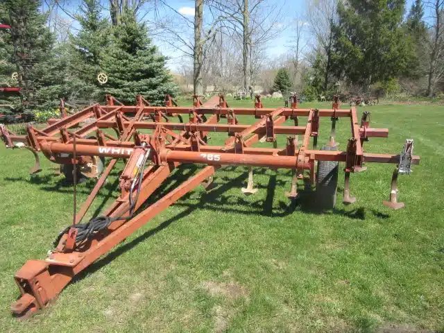 White 285 Cultivateur