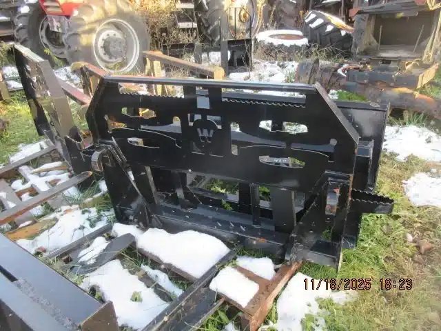 2025 Walco 3700 LBS Fourche à palette