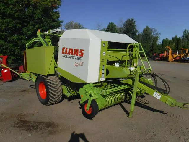 CLAAS ROLLANT 255RC UNIWRAP Presse à Balle Ronde