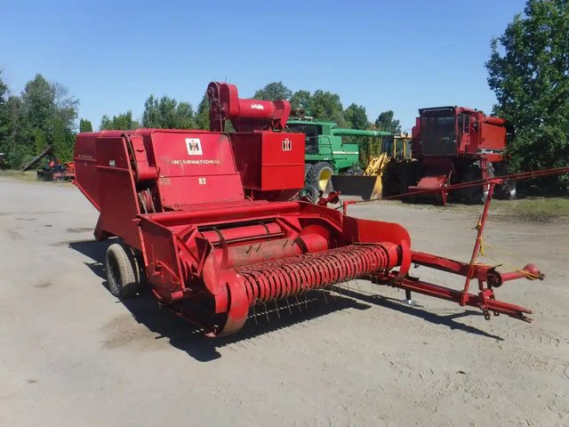 International Harvester 82 Batteuse - traînée