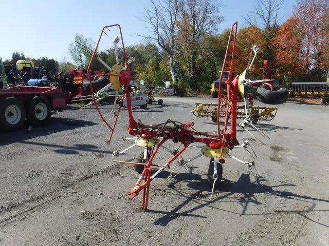 Pottinger 4 spinner Tedder